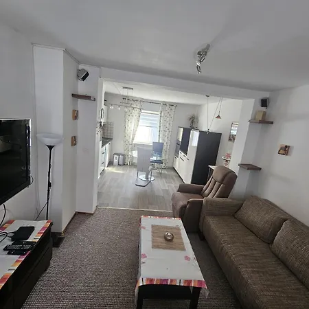 Schoene Vollmoeblierte In - Forstfeld Apartment